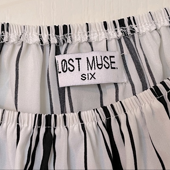 Lost Muse Black & White Striped Blouse, Size 6 (but fit me as a size 4) - Picture 3 of 7